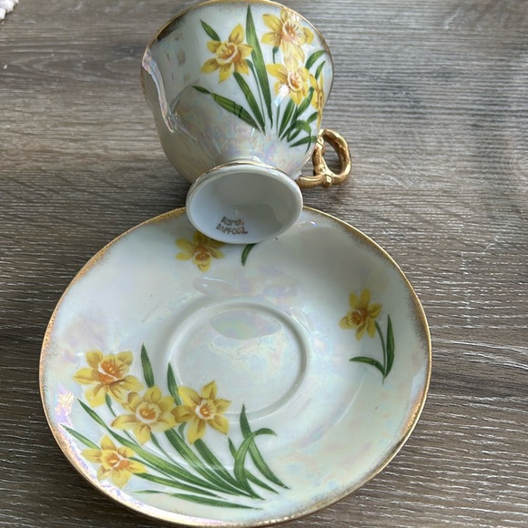 Vintage Japan Flower of the Month March “Daffodil” lusterware footed cup/saucer - Picture 3 of 3